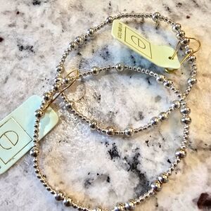 Set of 2 enewton bracelets